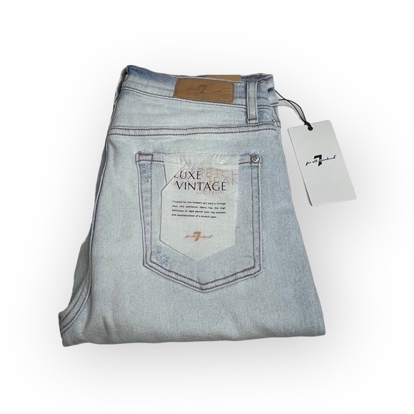 new 7 For All Mankind ® ㋛ Luxe Edie Destroy Rip Knee Crop Jeans ㋛ Vintage Cloud - Picture 4 of 16